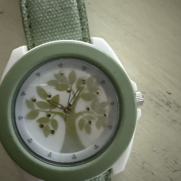 Sprout Women's Eco-Friendly Watch Biodegradable Corn Resin Case. Needs Battery - Picture 1 of 5